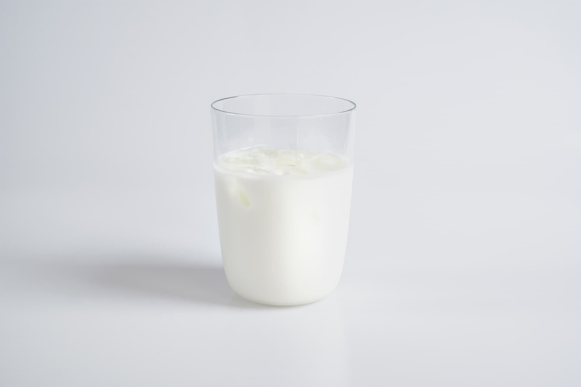 Apakah Manfaat Minum Susu Sebelum Tidur Lebih Banyak?