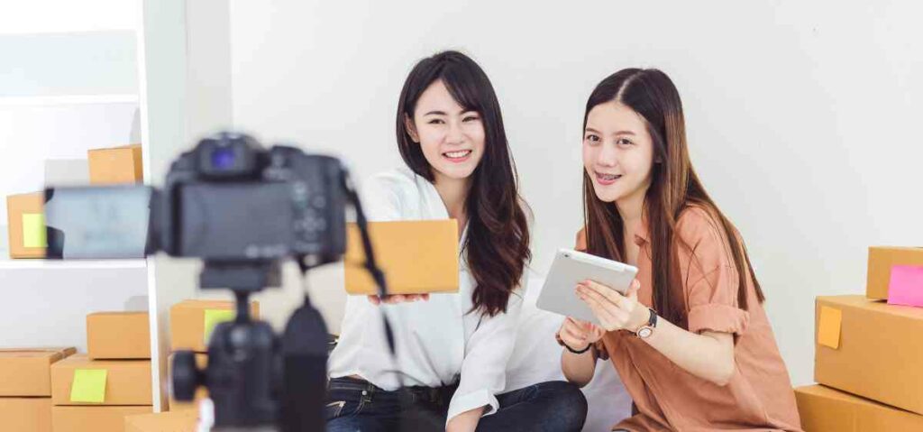 kamu juga bisa lho, mencoba profesi menjadi Youtuber. Namun, sebelum menghasilkan uang dari Youtube, kamu perlu terdaftar di Youtube Partner Program dahulu.